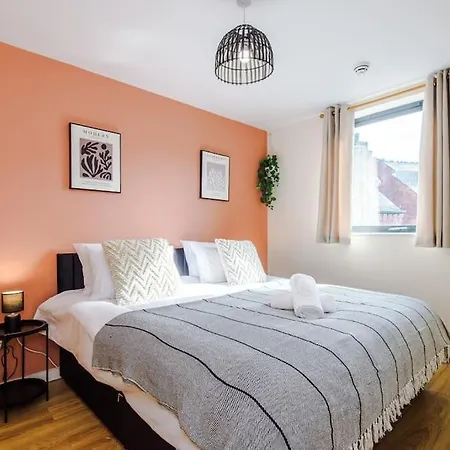 Modern 2Br Near Manchester City Centre - Free Parking Garage-3
