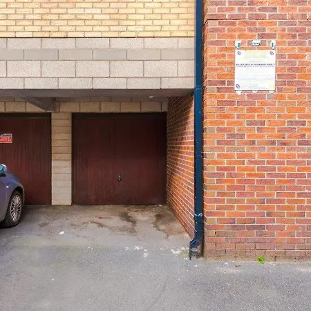 Modern 2Br Near Manchester City Centre - Free Parking Garage-2